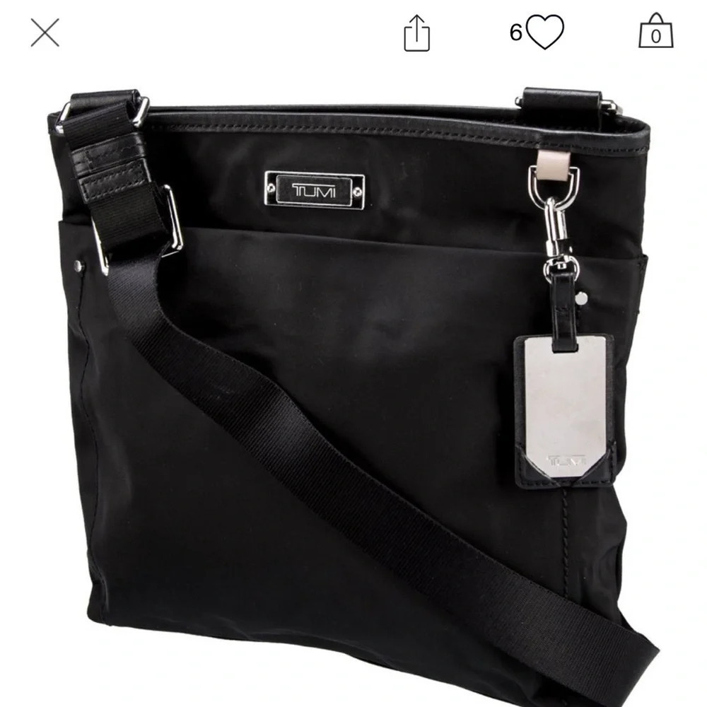 Tumi nylon crossbody bag in black I think it’s the voyager - Picture 2 of 16